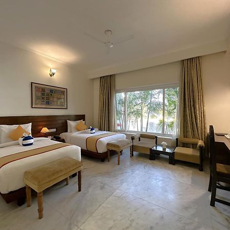 A S Hotels Khajuraho Bagian luar foto