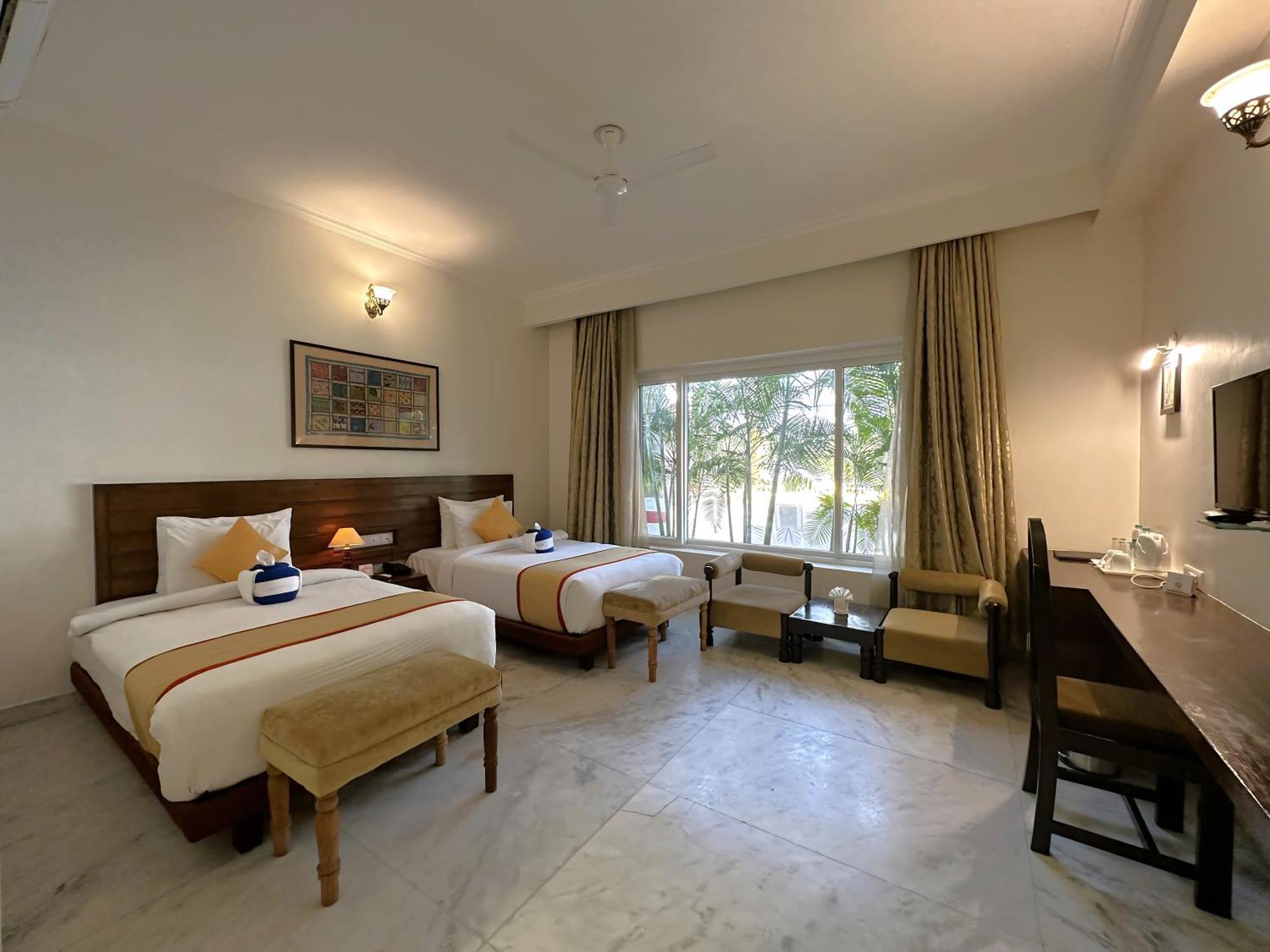 A S Hotels Khajuraho Bagian luar foto
