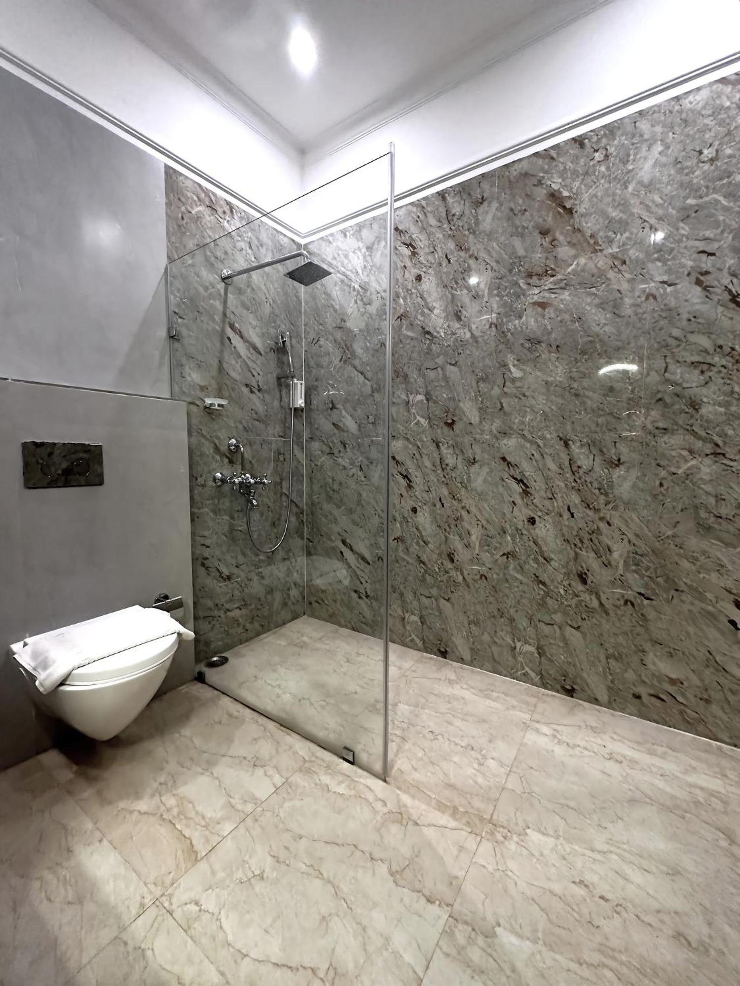 A S Hotels Khajuraho Bagian luar foto