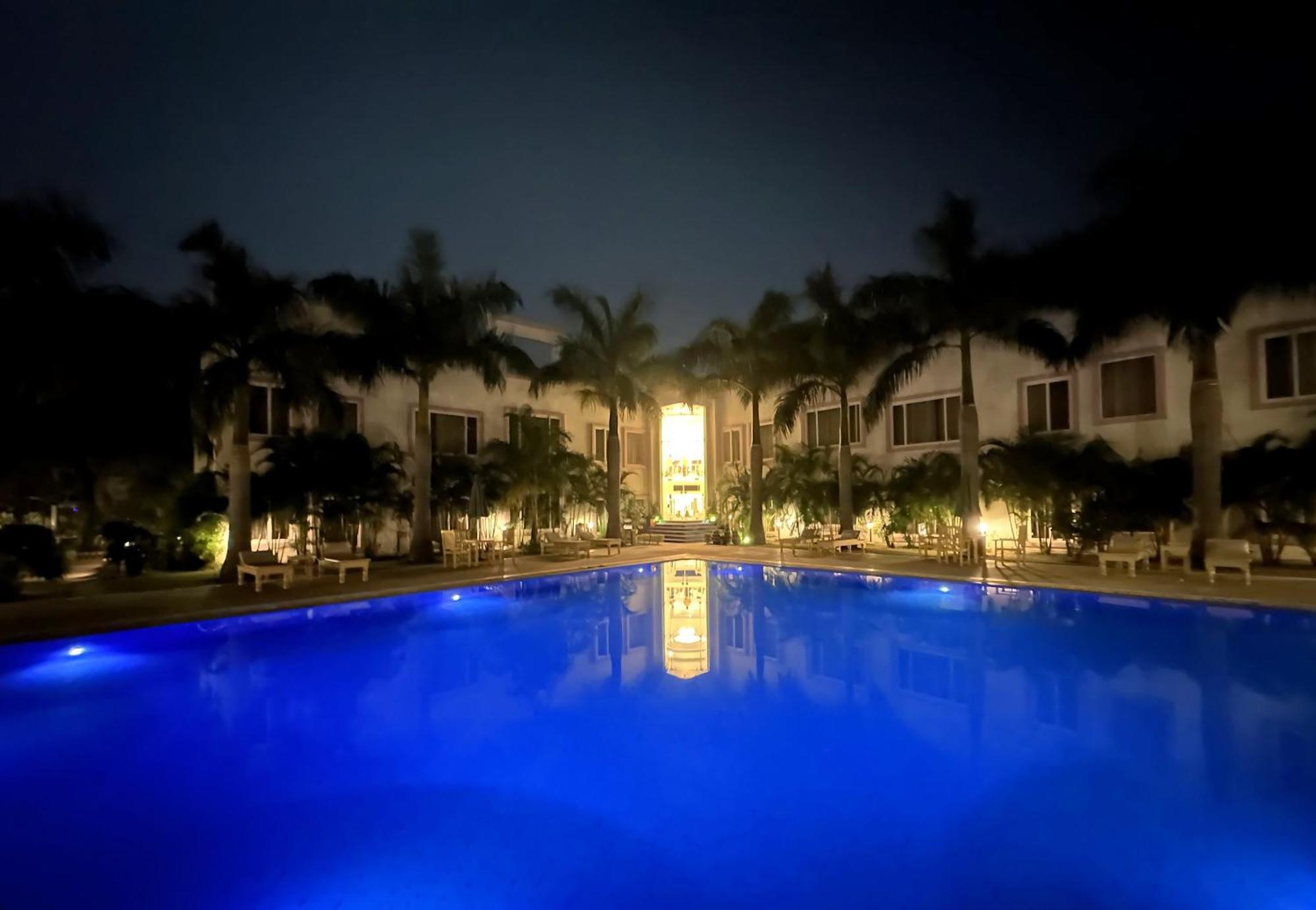 A S Hotels Khajuraho Bagian luar foto