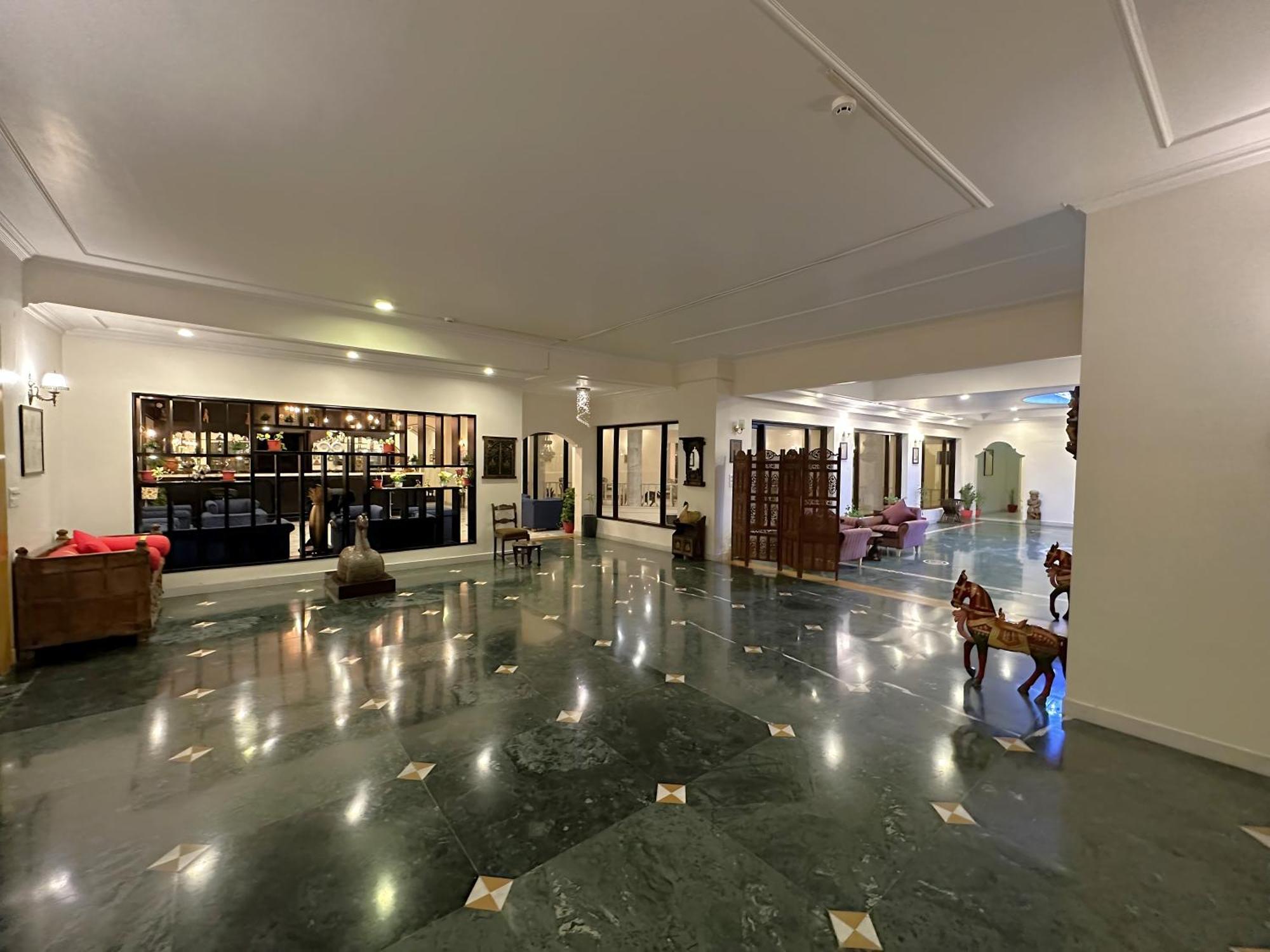 A S Hotels Khajuraho Bagian luar foto