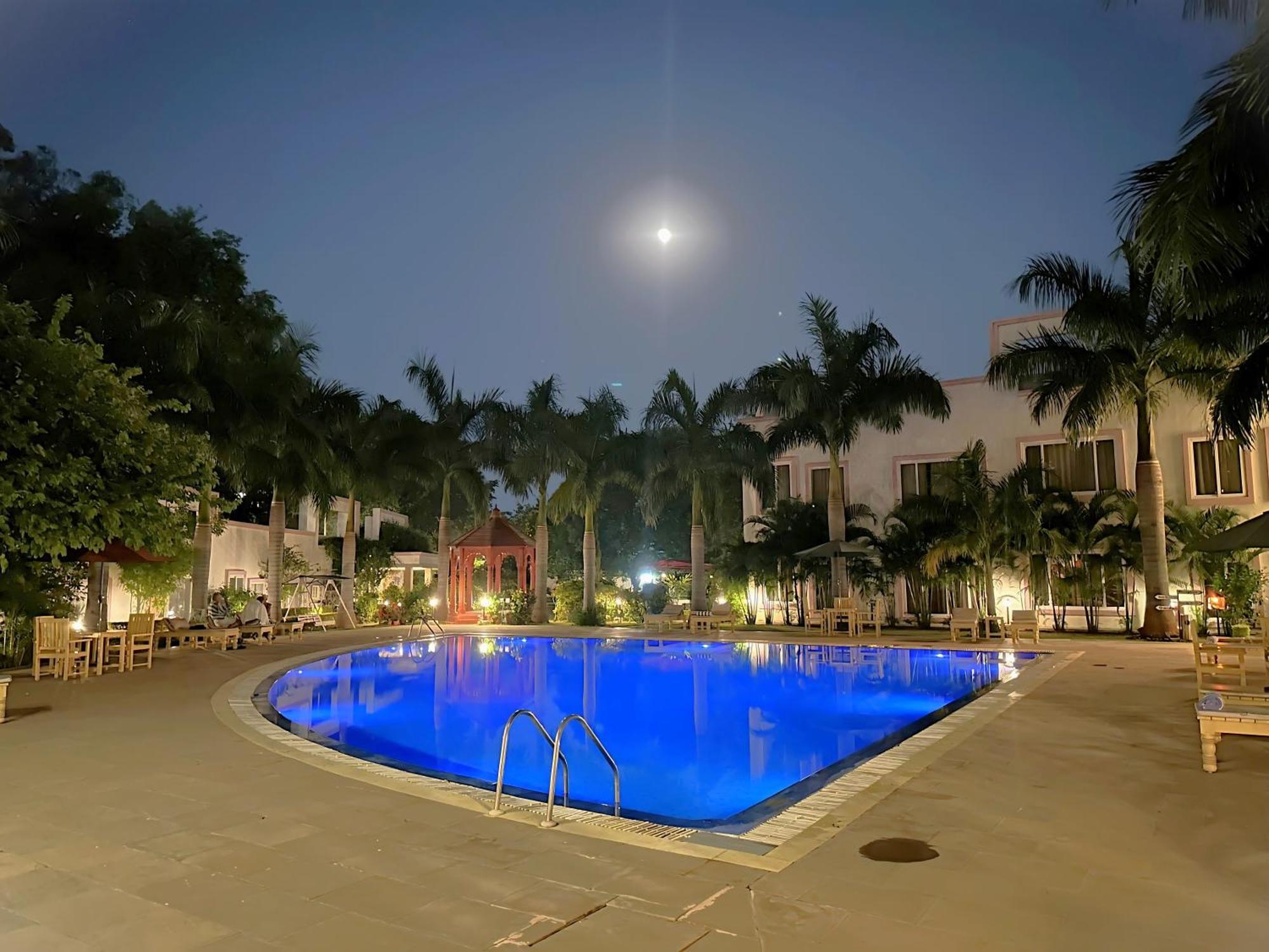 A S Hotels Khajuraho Bagian luar foto
