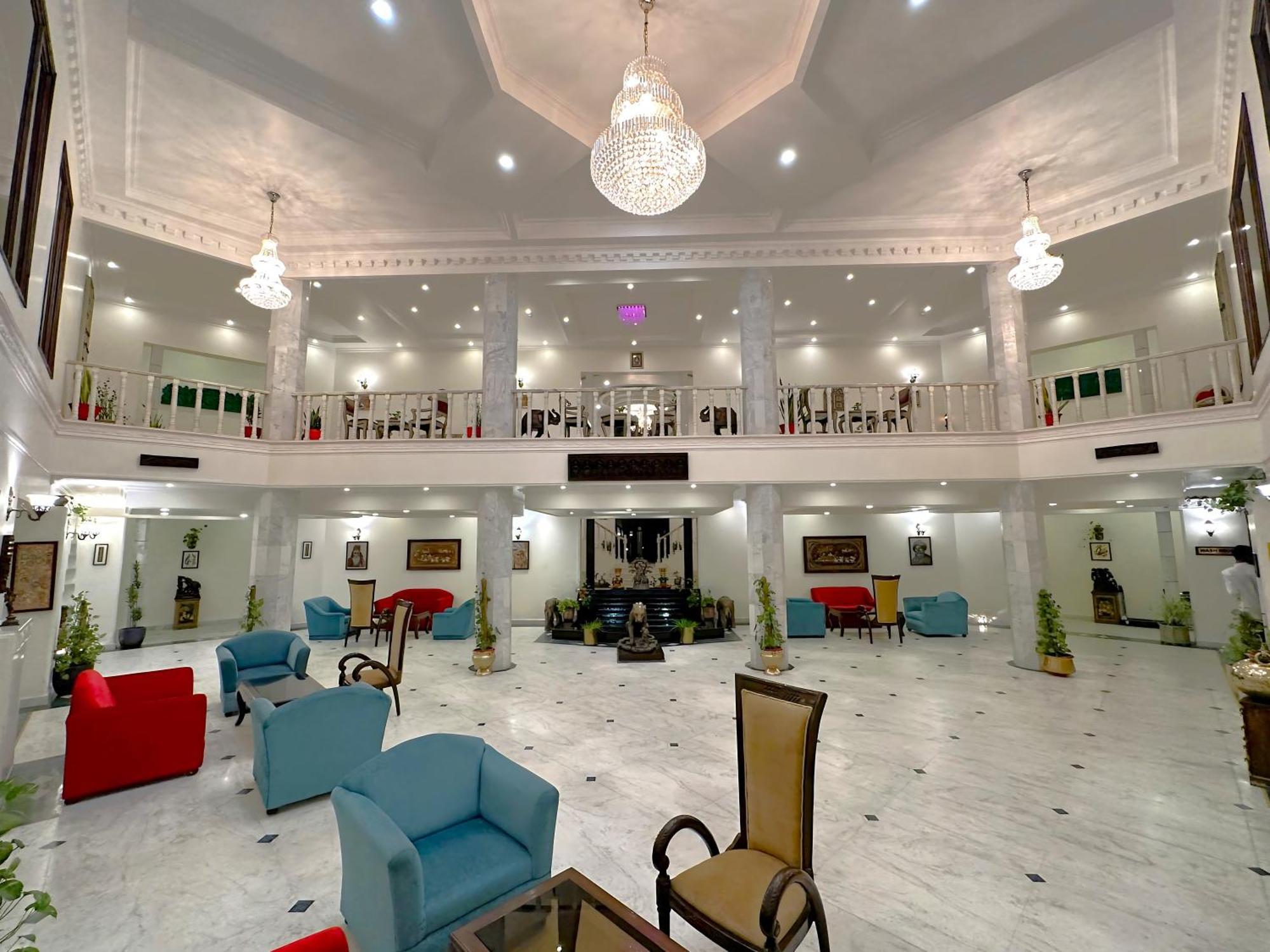 A S Hotels Khajuraho Bagian luar foto