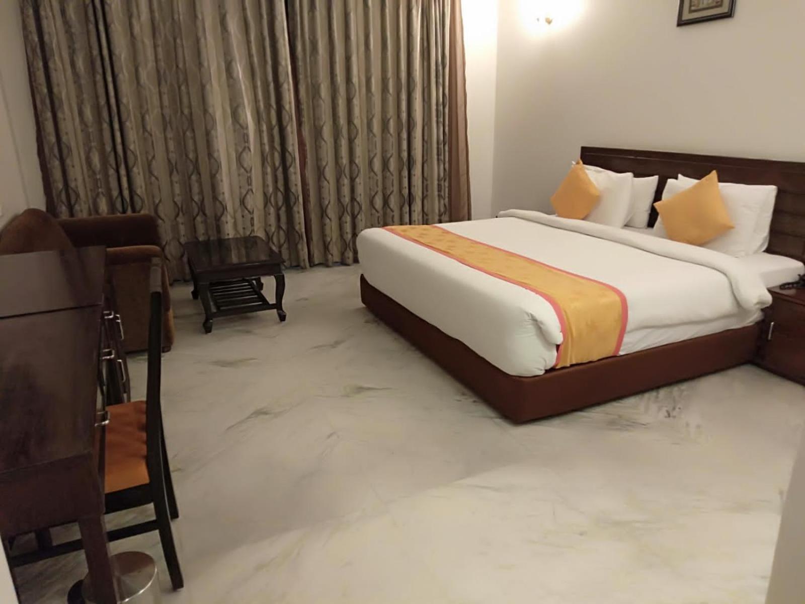 A S Hotels Khajuraho Bagian luar foto