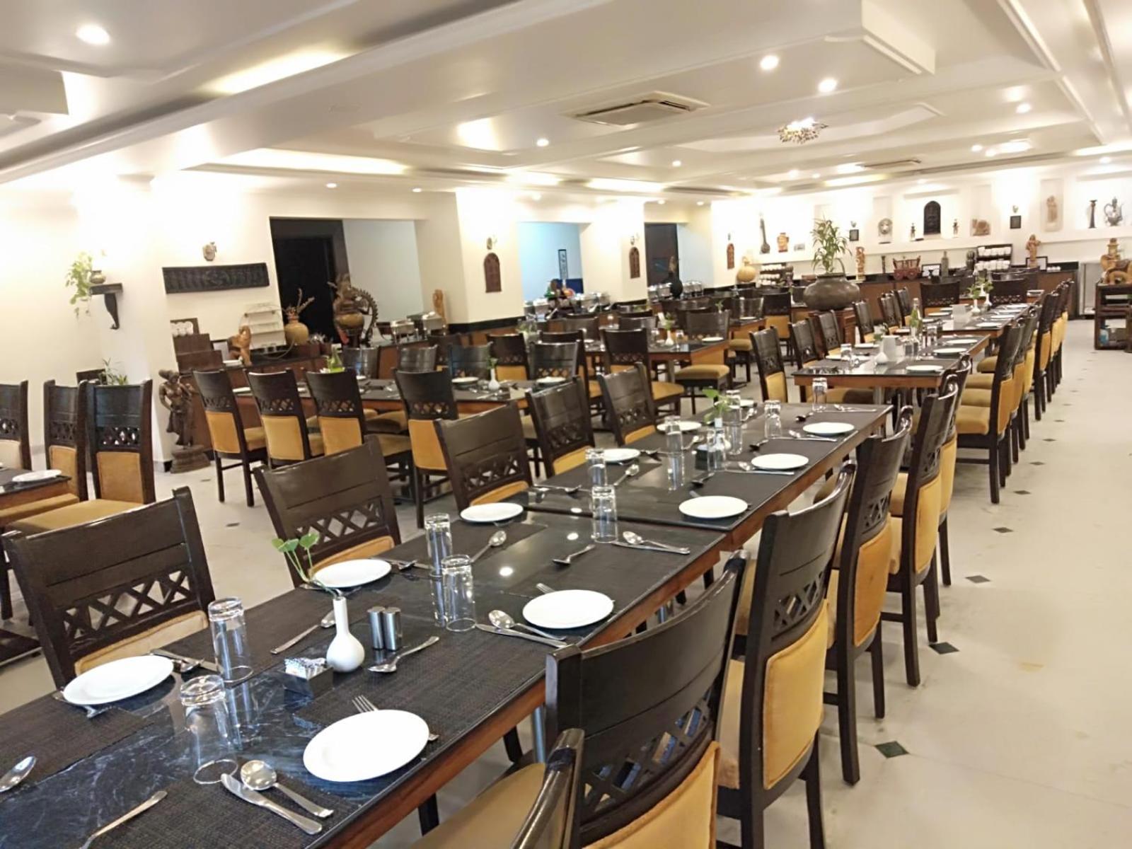 A S Hotels Khajuraho Bagian luar foto