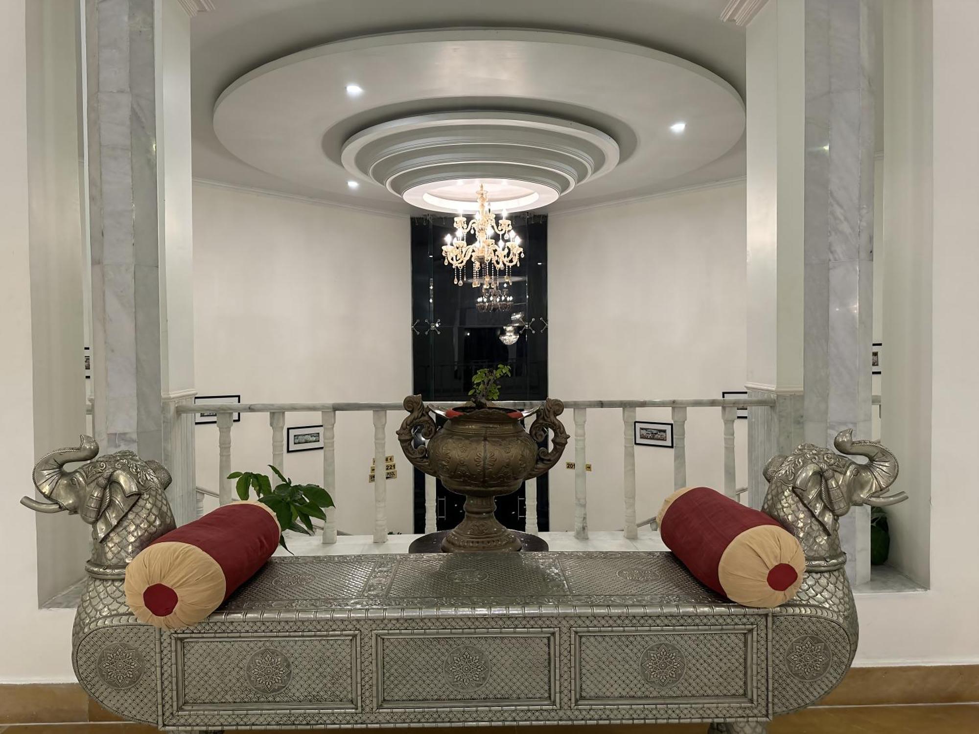 A S Hotels Khajuraho Bagian luar foto